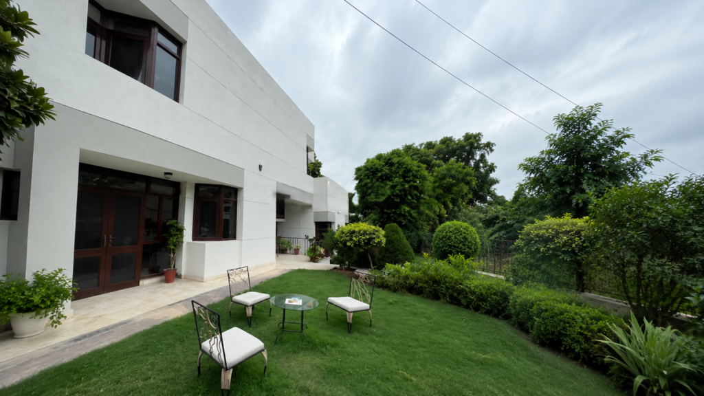 Family staying at a comfortable homestay in Jaipur
