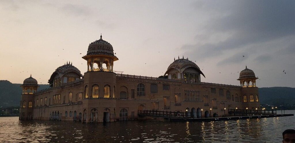 al Mahal across Man Sagar Lake during the Amer Fort sightseeing route