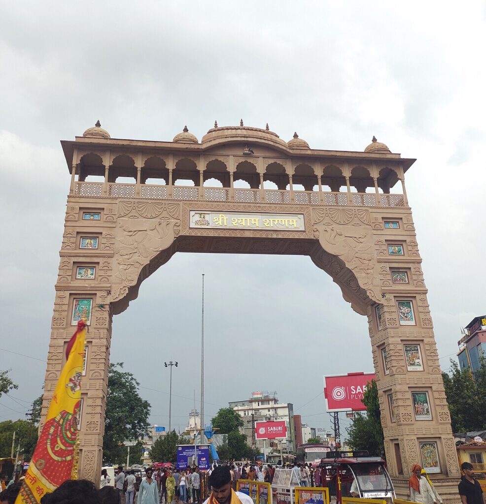 Entrance gate of Khatu Shyam Ji town on a Jaipur to Khatu Shyam trip.
