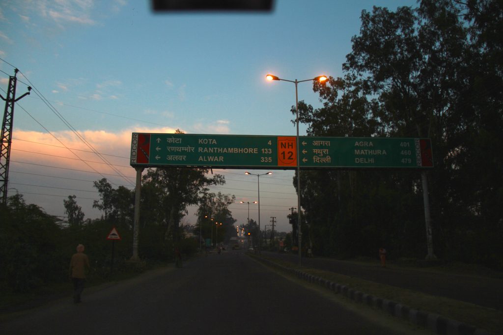 road landscape in Rajasthan's Jaipur–Tonk–Sawai Madhopur region.