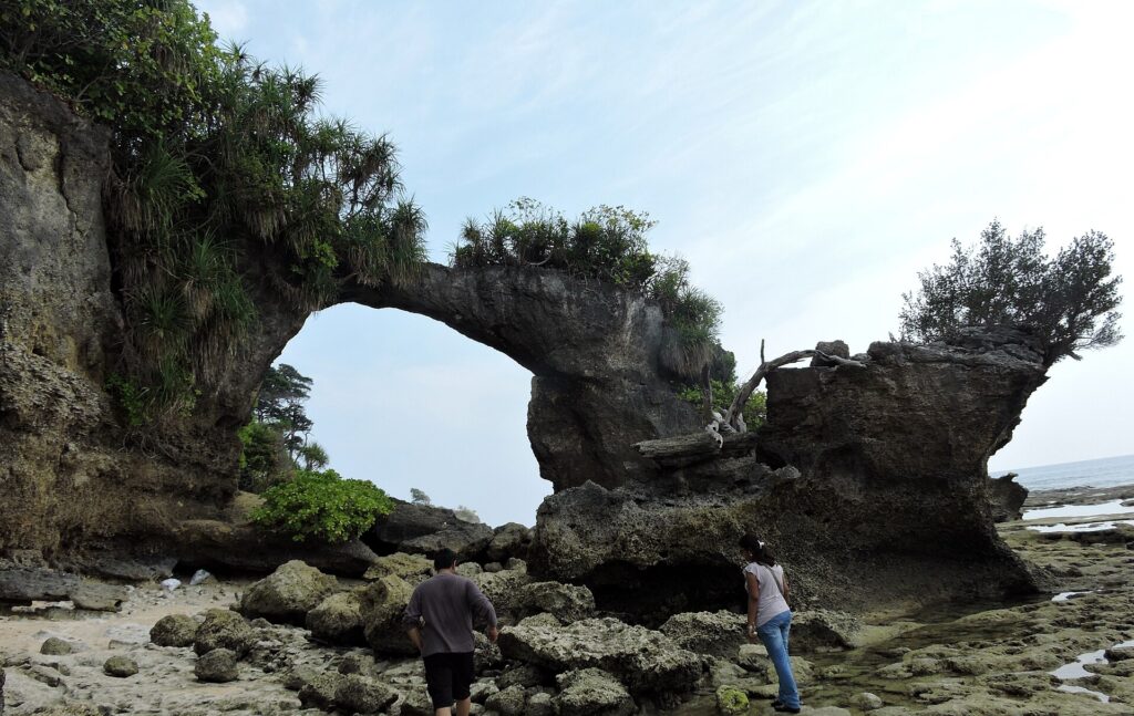 natural bridge in neil island